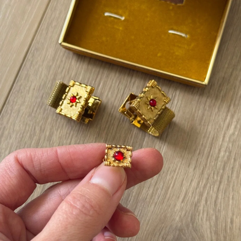 Vintage Tally Ho Gold Tone Mesh Wrap Cufflinks and Tie‎ Tack Set Red Cabochon